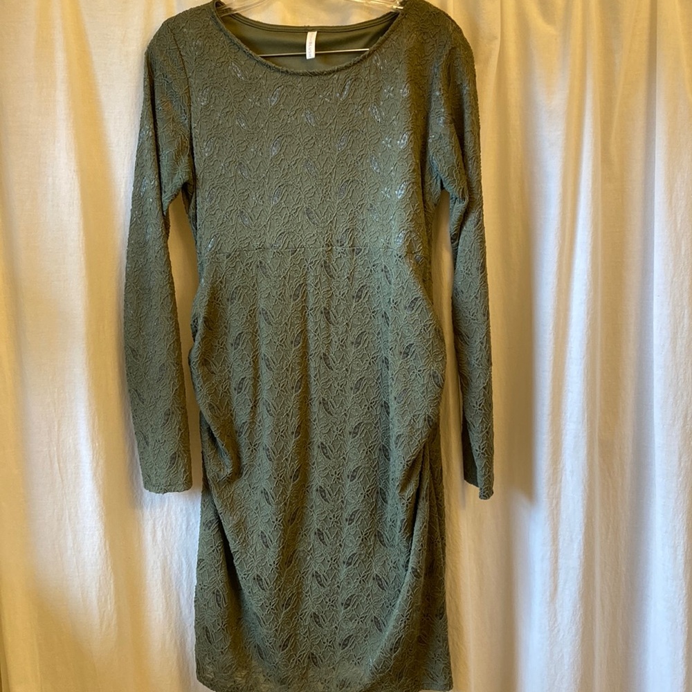 Maternity dress by Pink Blush. Mid length with side rushing. Size small